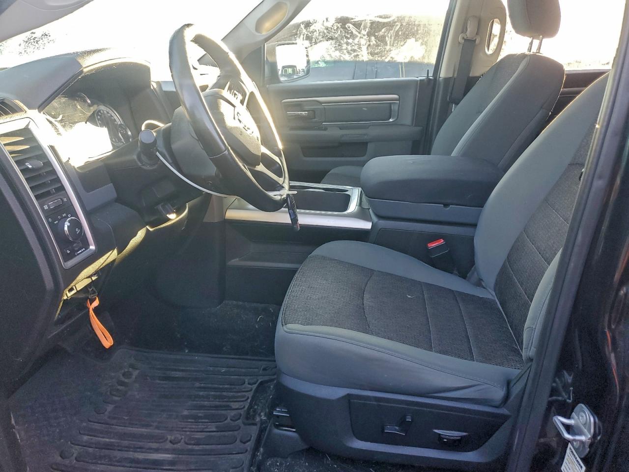 2018 RAM 1500 SLT photo 7