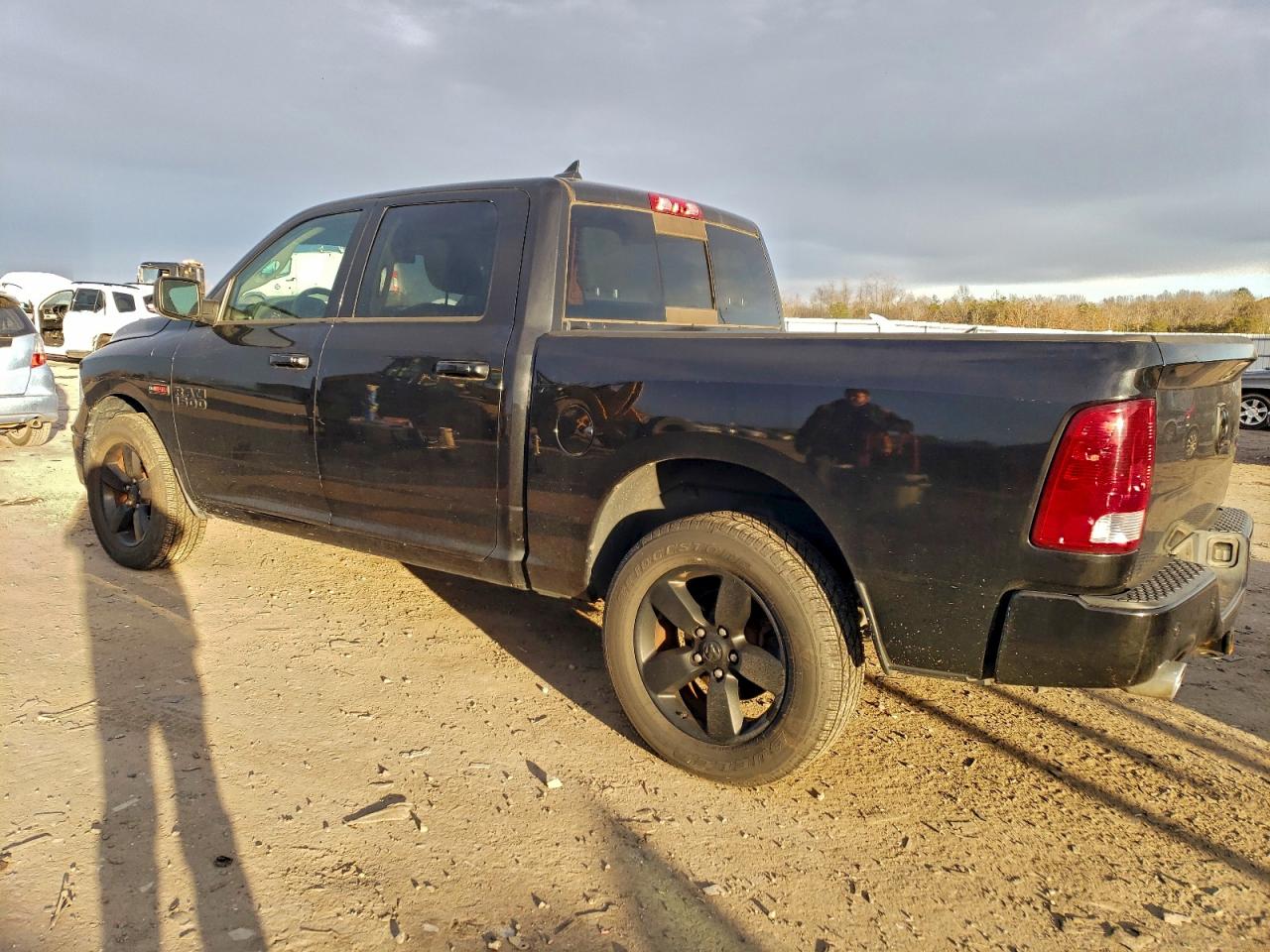 2018 RAM 1500 SLT photo 2