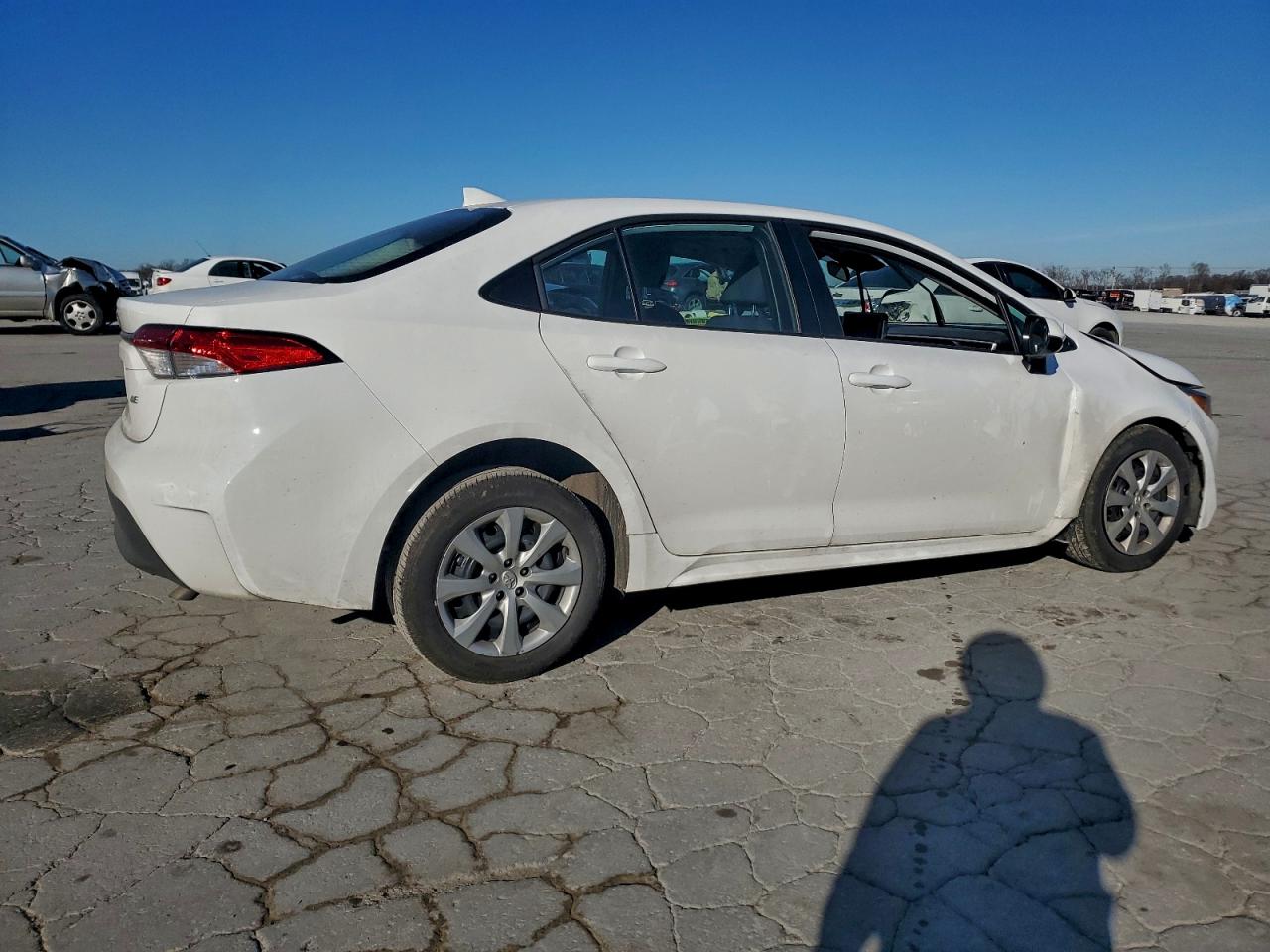 2025 TOYOTA COROLLA LE photo 3