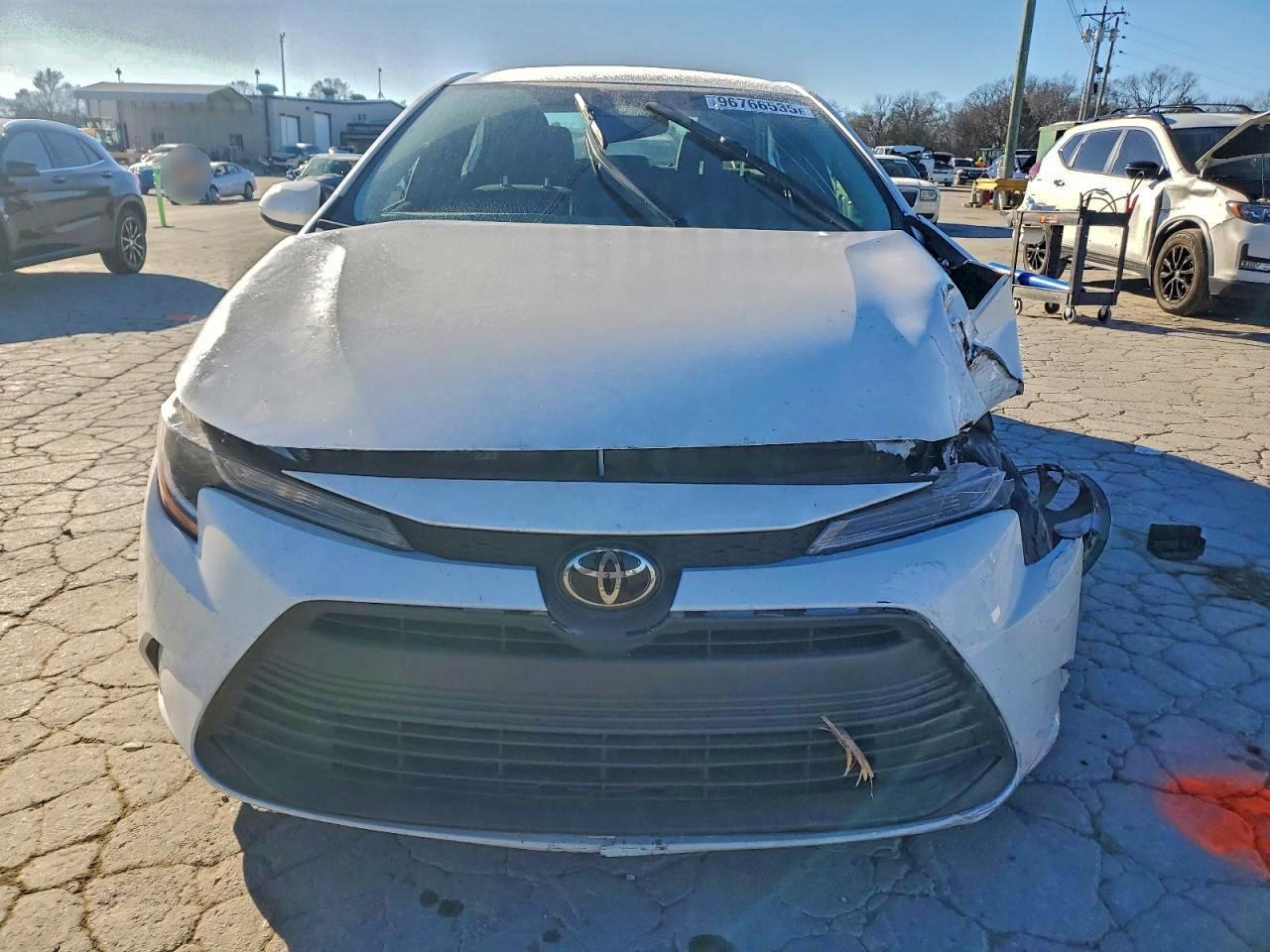 2025 TOYOTA COROLLA LE photo 5