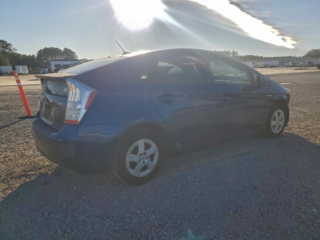 2010 TOYOTA PRIUS photo 3