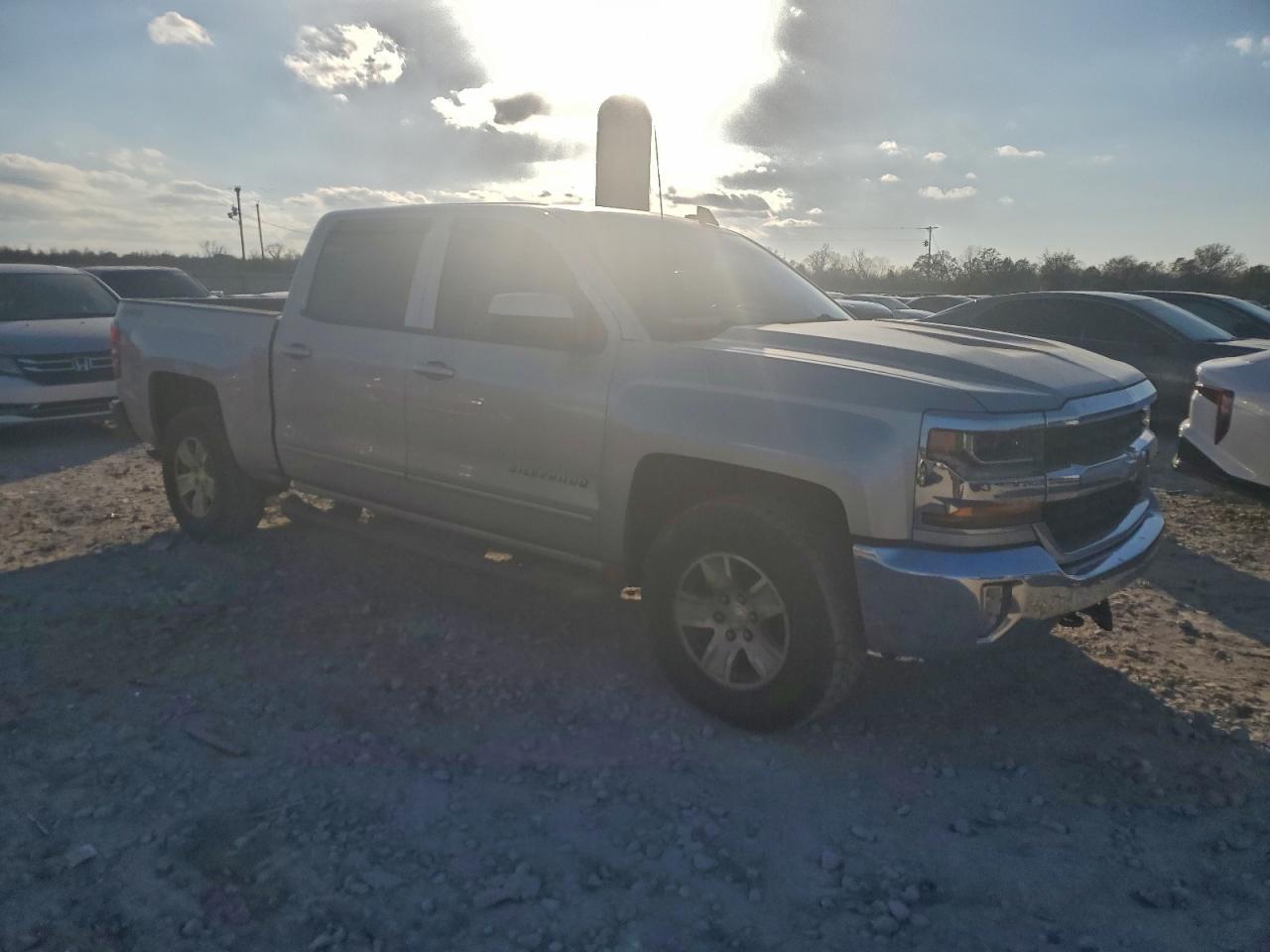 2017 CHEVROLET SILVERADO K1500 LT photo 4