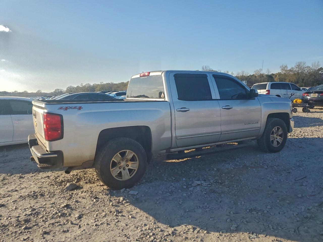 2017 CHEVROLET SILVERADO K1500 LT photo 3