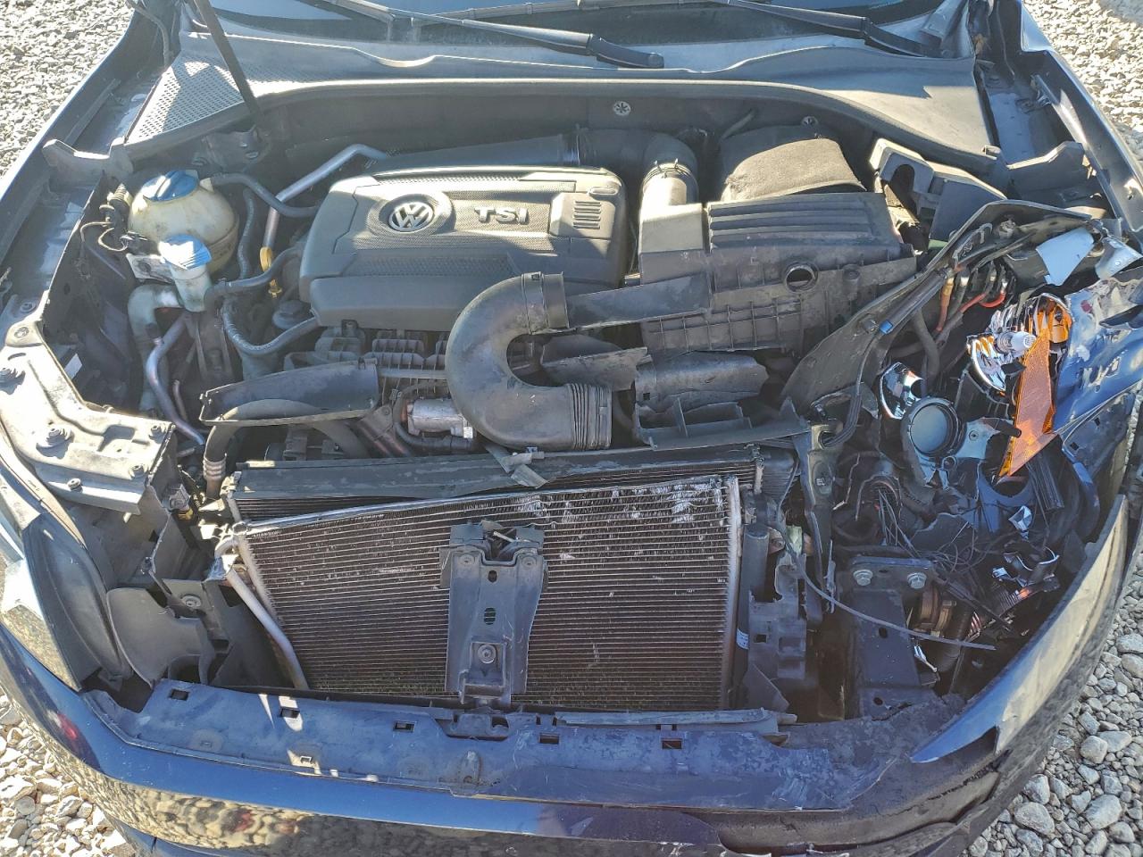 2015 VOLKSWAGEN PASSAT S photo 11