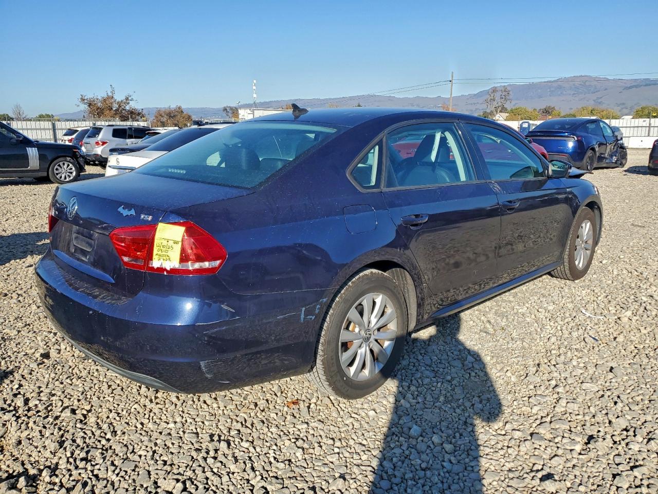 2015 VOLKSWAGEN PASSAT S photo 3