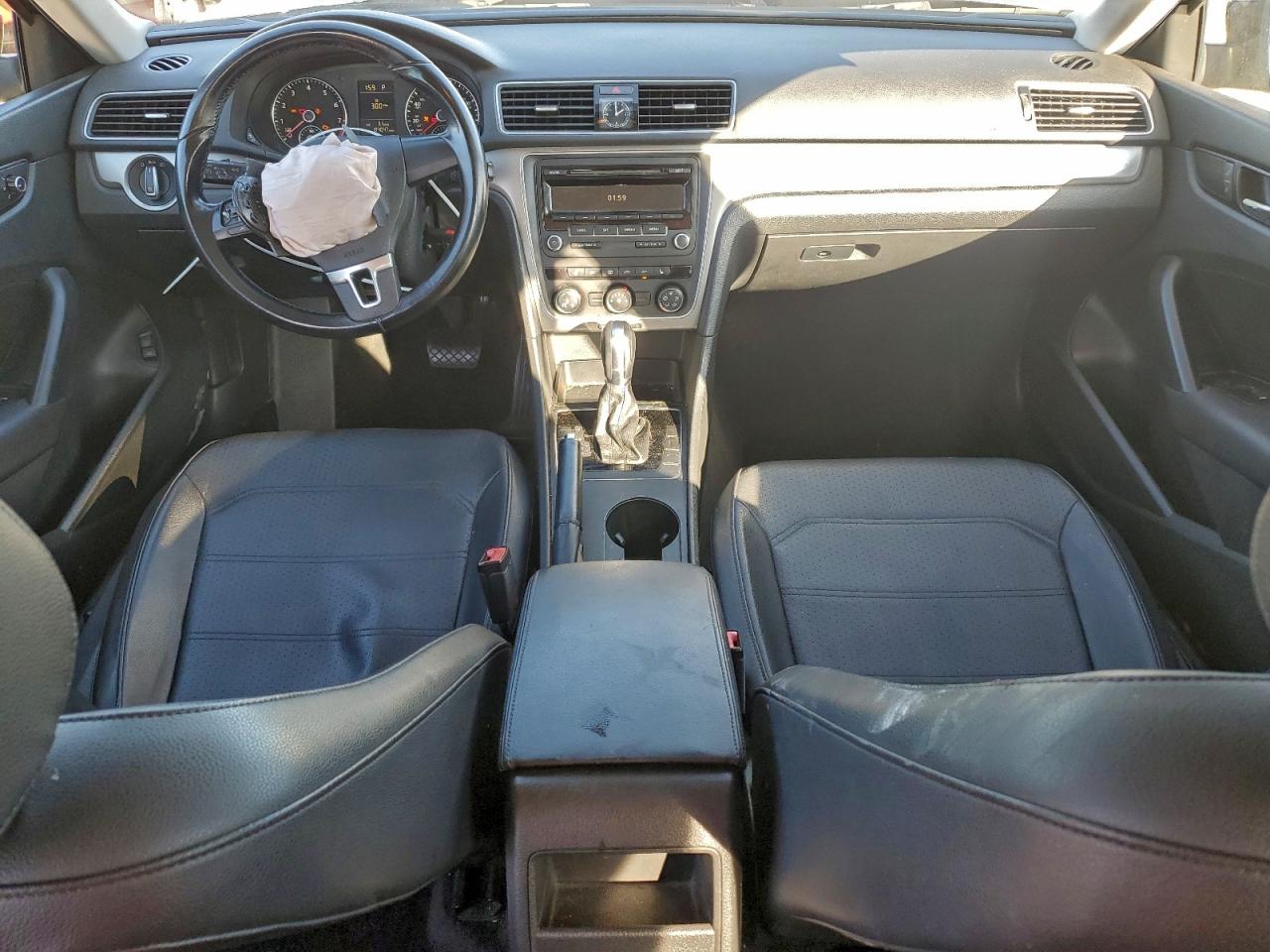 2015 VOLKSWAGEN PASSAT S photo 8
