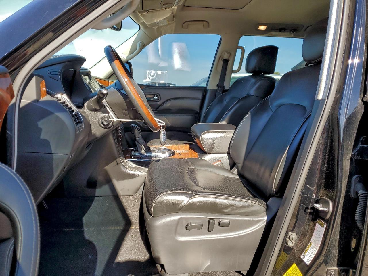 2019 INFINITI QX80 LUXE photo 7