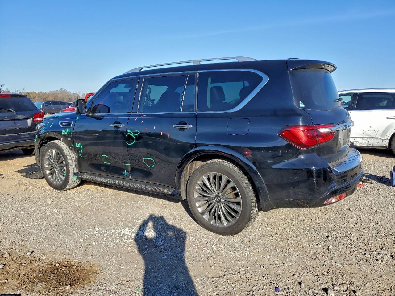 2019 INFINITI QX80 LUXE photo 2