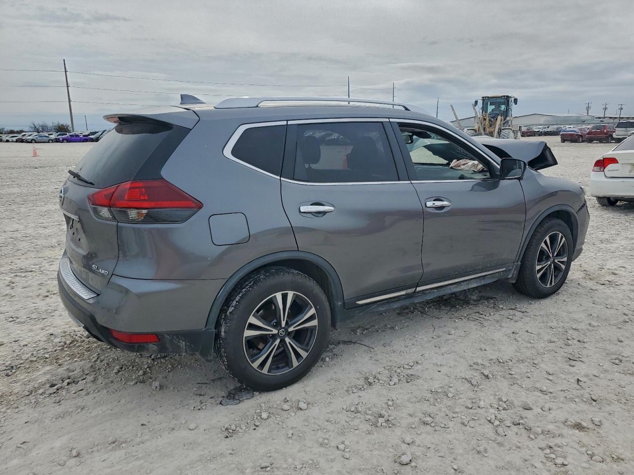 2018 NISSAN ROGUE S photo 3