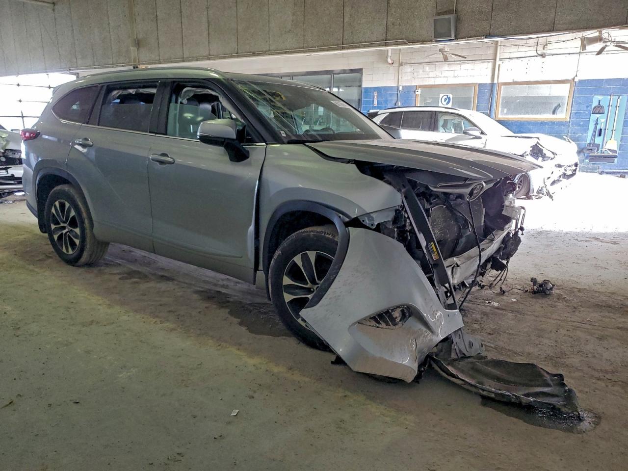 2022 TOYOTA HIGHLANDER XLE photo 4