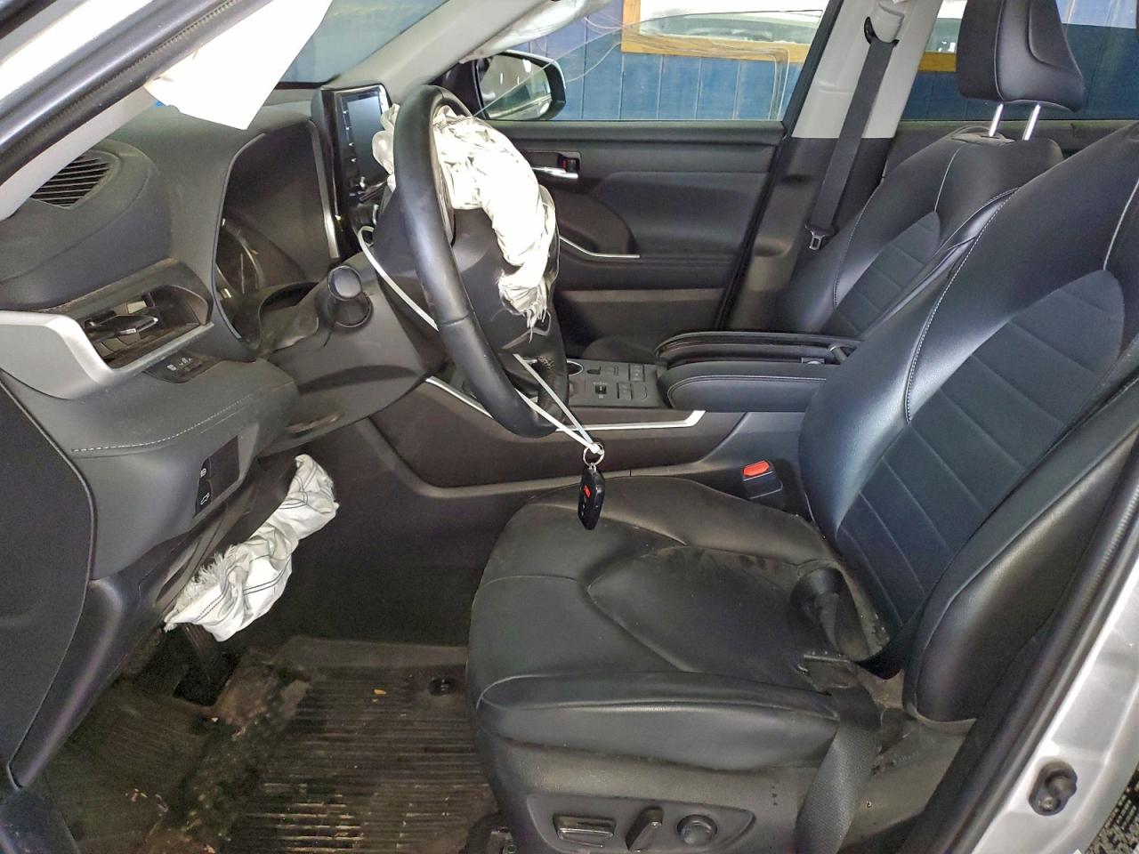 2022 TOYOTA HIGHLANDER XLE photo 7