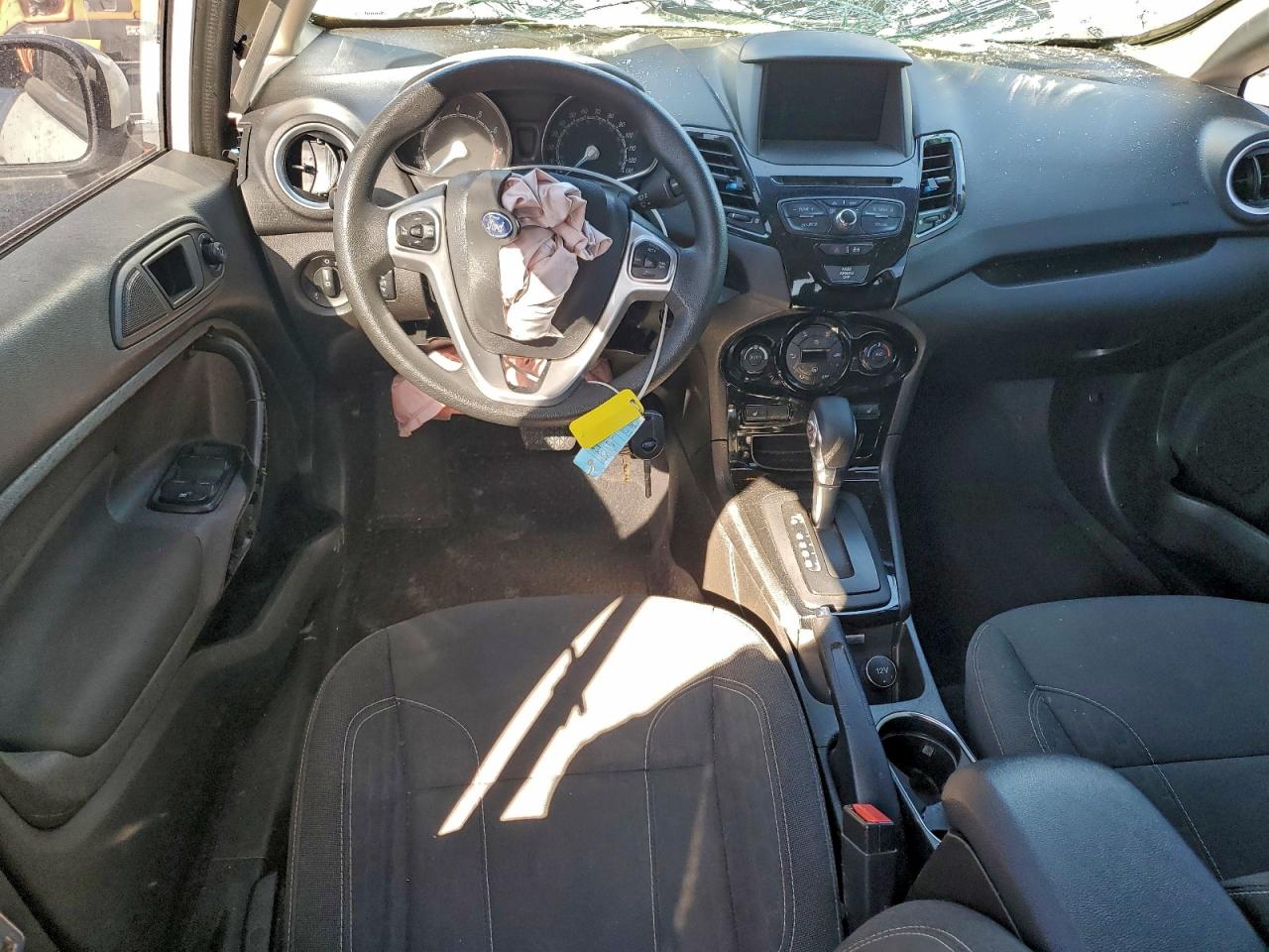 2019 FORD FIESTA SE photo 8