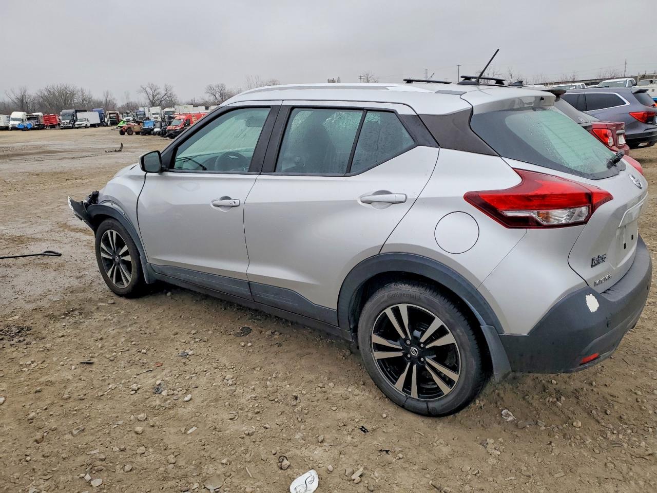 2018 NISSAN KICKS S photo 2