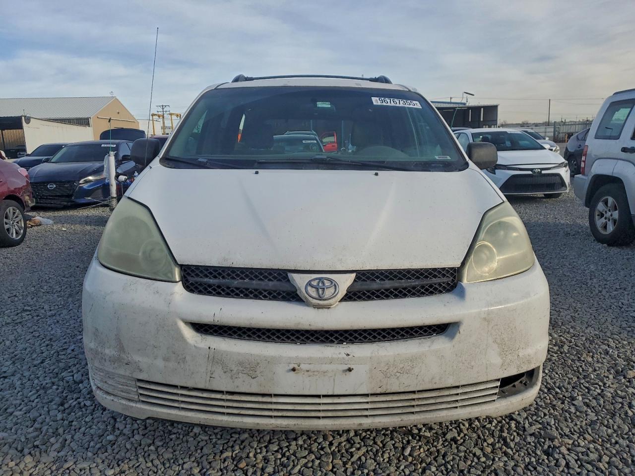 2004 TOYOTA SIENNA CE photo 5