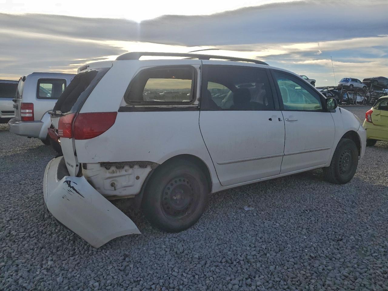2004 TOYOTA SIENNA CE photo 3