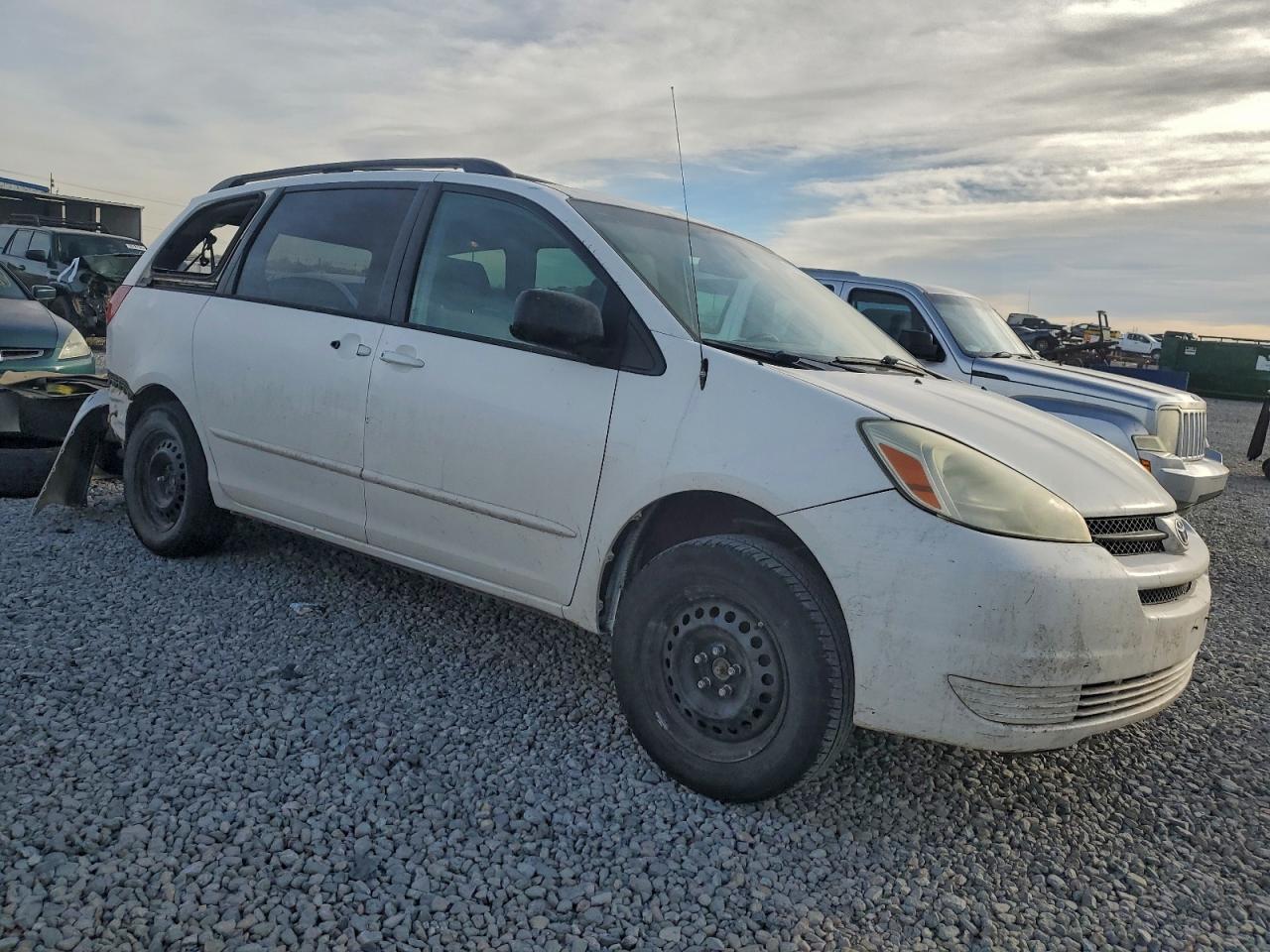 2004 TOYOTA SIENNA CE photo 4