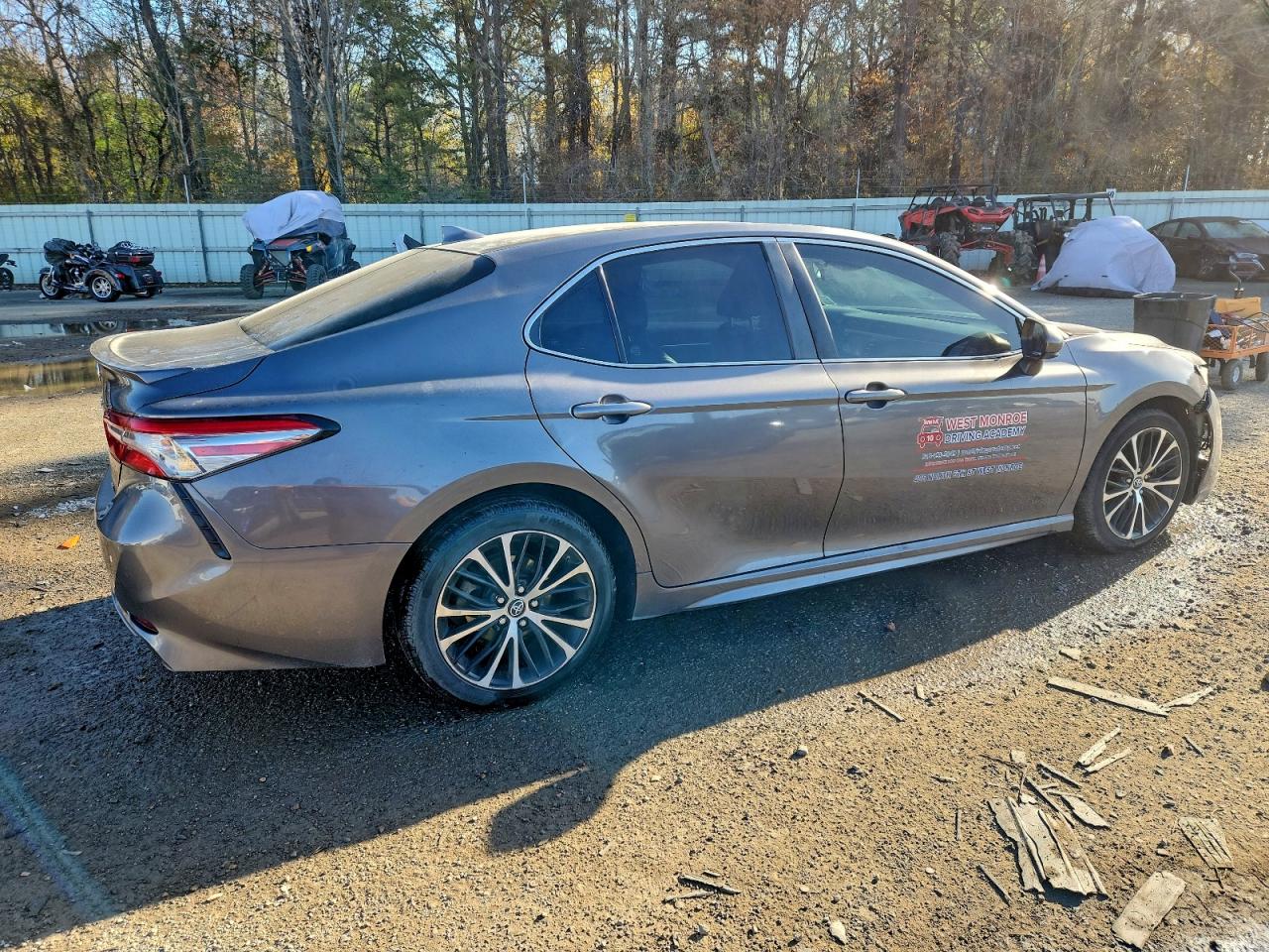 2019 TOYOTA CAMRY L photo 3