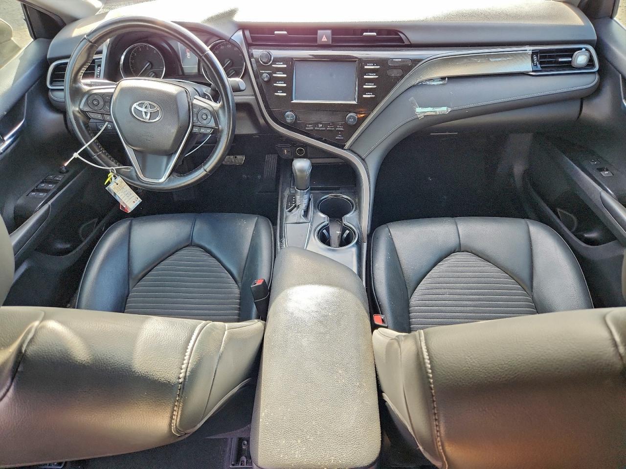 2019 TOYOTA CAMRY L photo 8