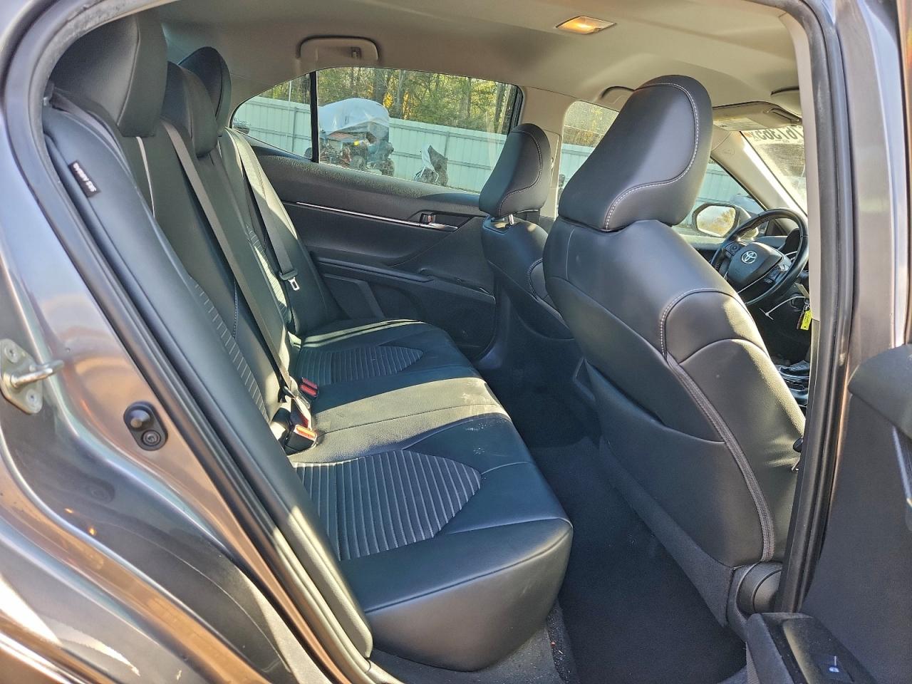 2019 TOYOTA CAMRY L photo 10