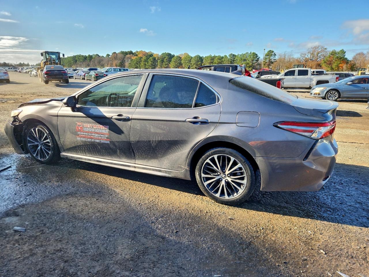 2019 TOYOTA CAMRY L photo 2