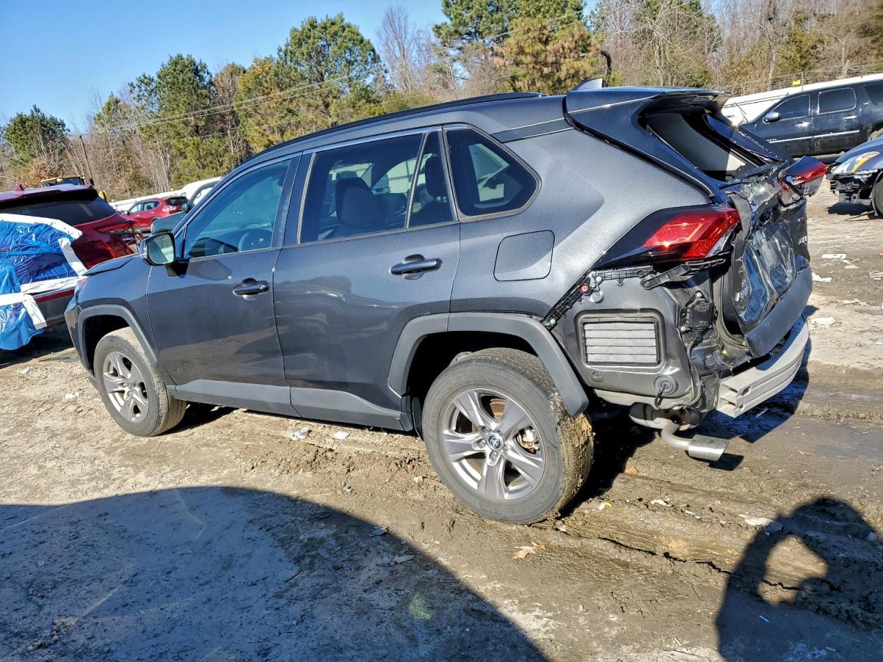 2022 TOYOTA RAV4 XLE photo 2