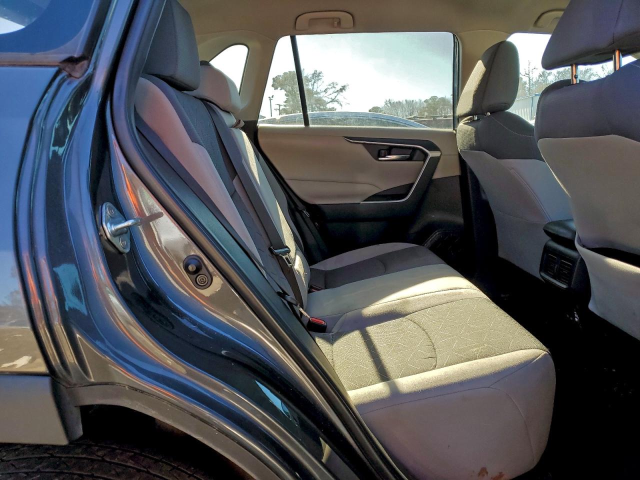 2022 TOYOTA RAV4 XLE photo 11