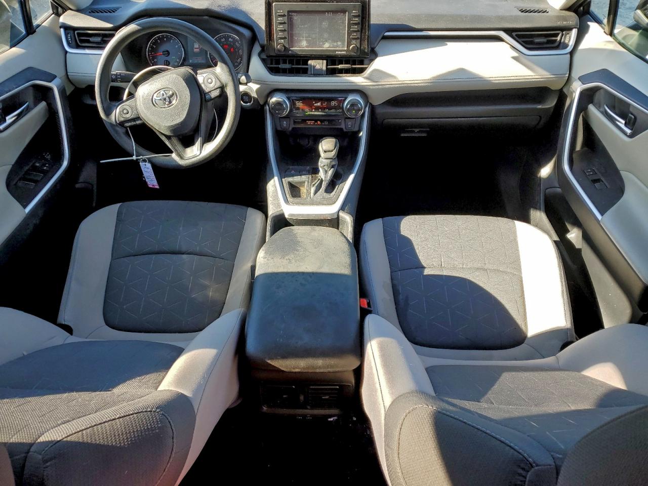 2022 TOYOTA RAV4 XLE photo 8