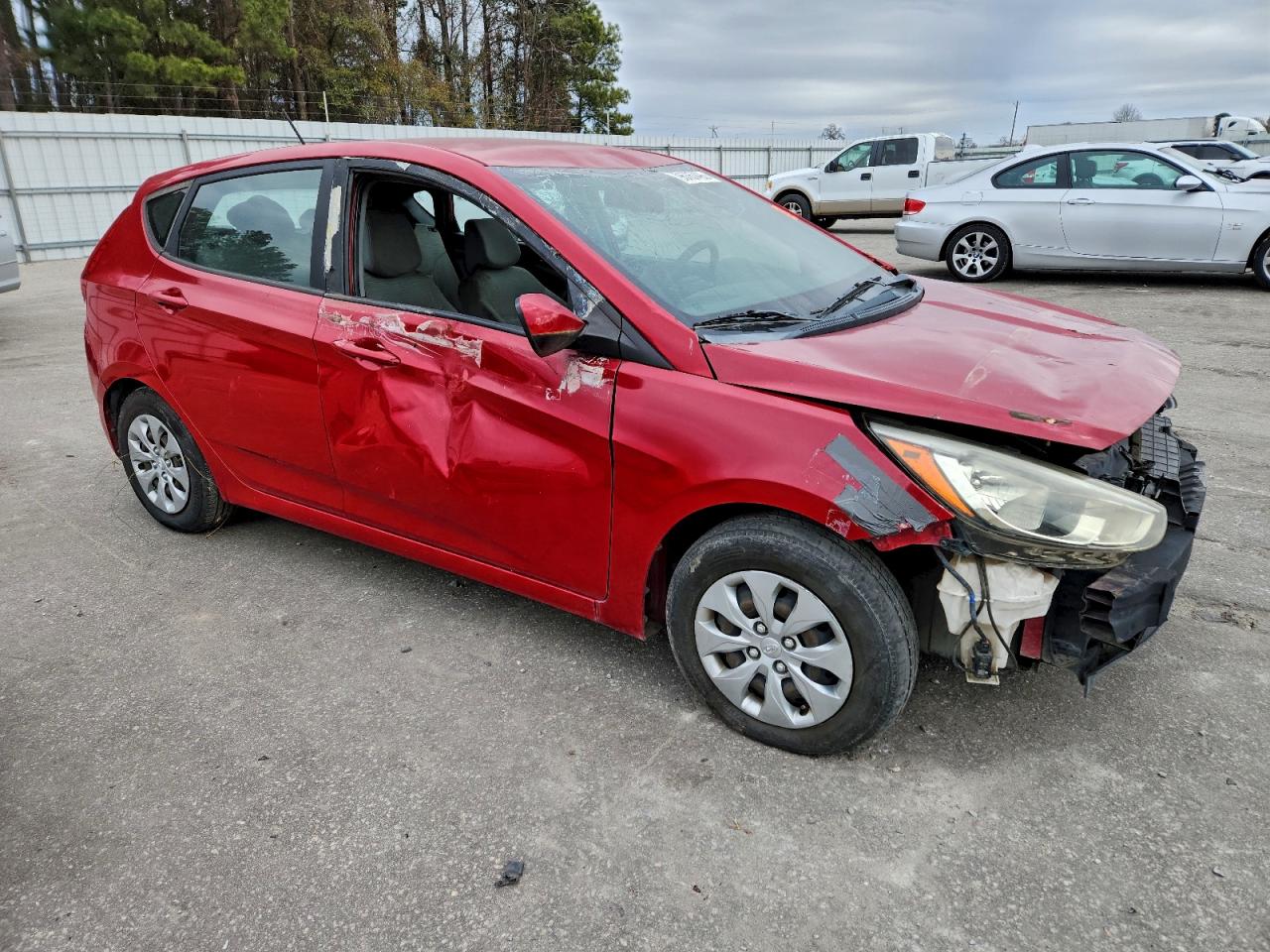 2017 HYUNDAI ACCENT SE photo 4