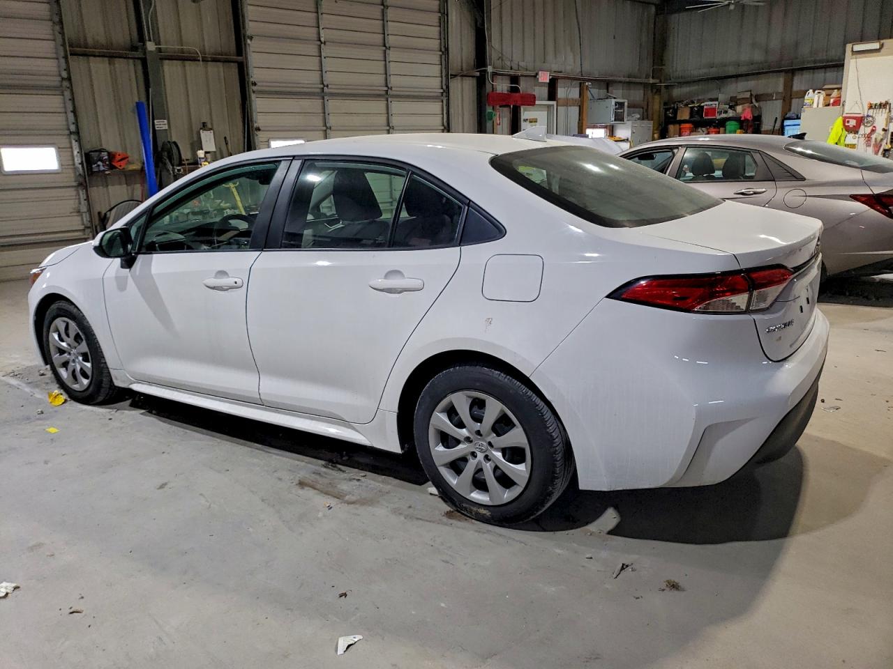 2023 TOYOTA COROLLA LE photo 2