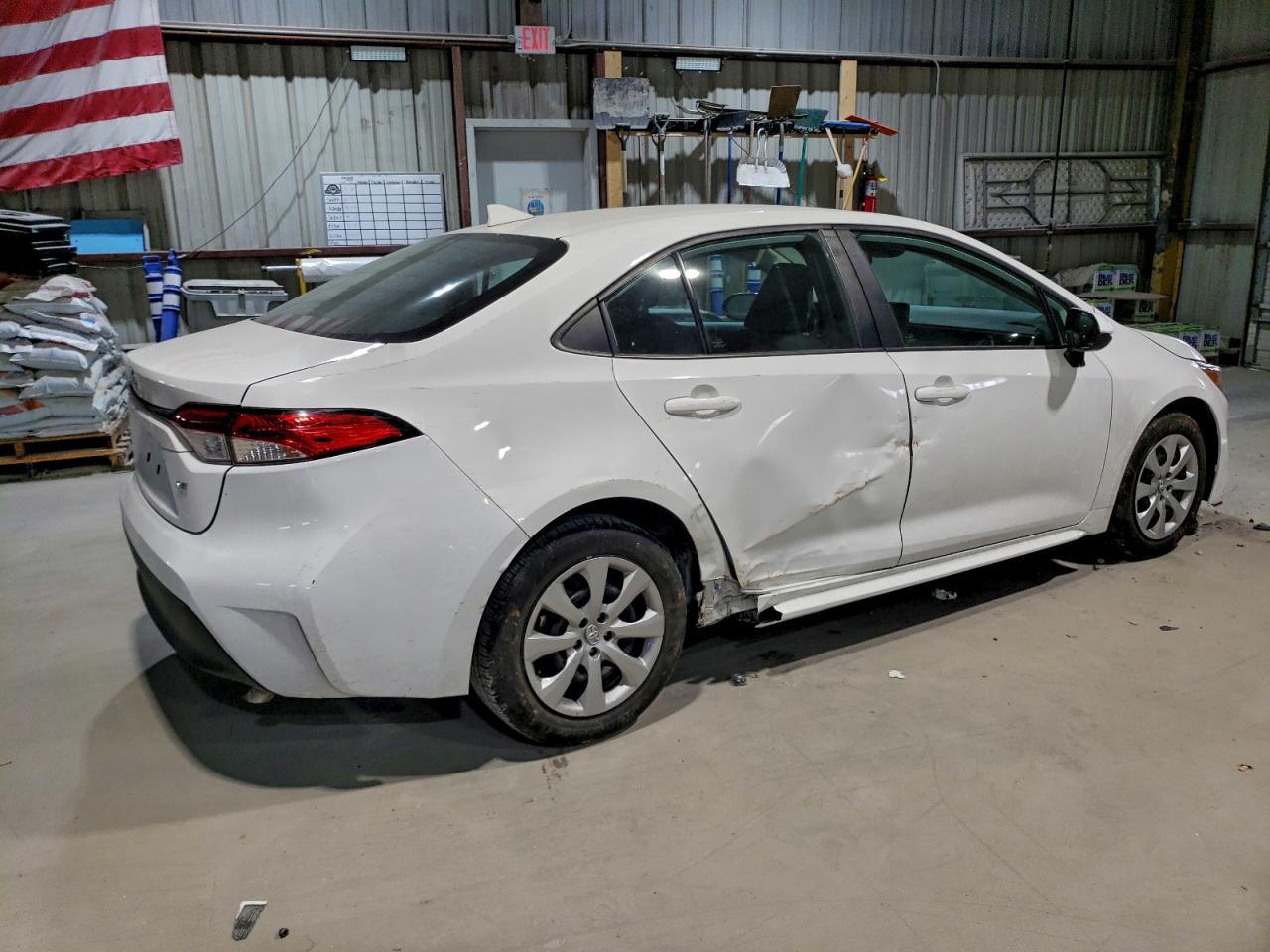 2023 TOYOTA COROLLA LE photo 3