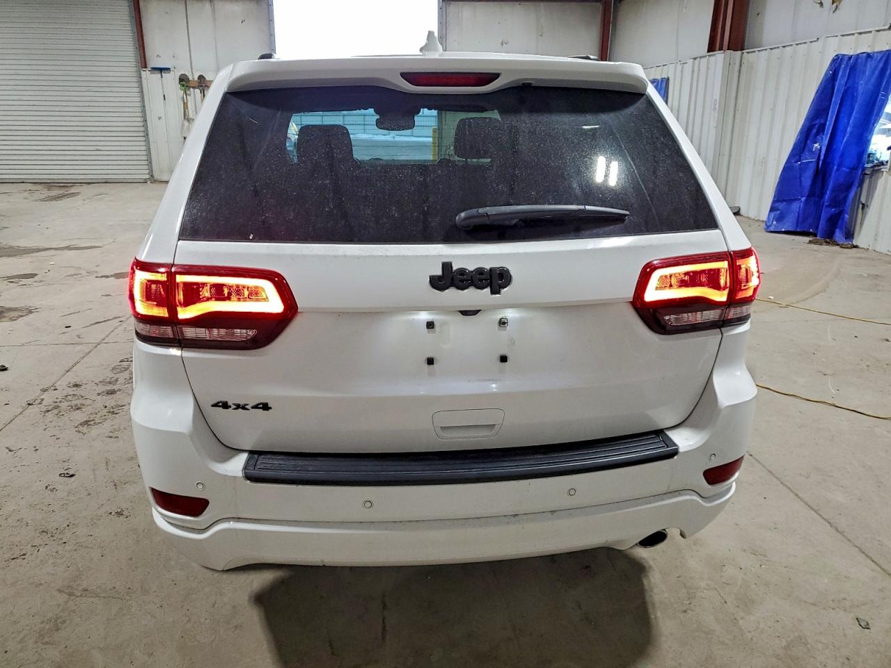 2020 JEEP GRAND CHEROKEE LAREDO photo 6
