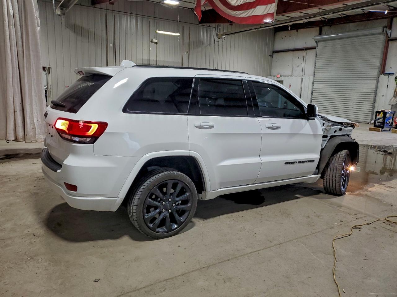 2020 JEEP GRAND CHEROKEE LAREDO photo 3