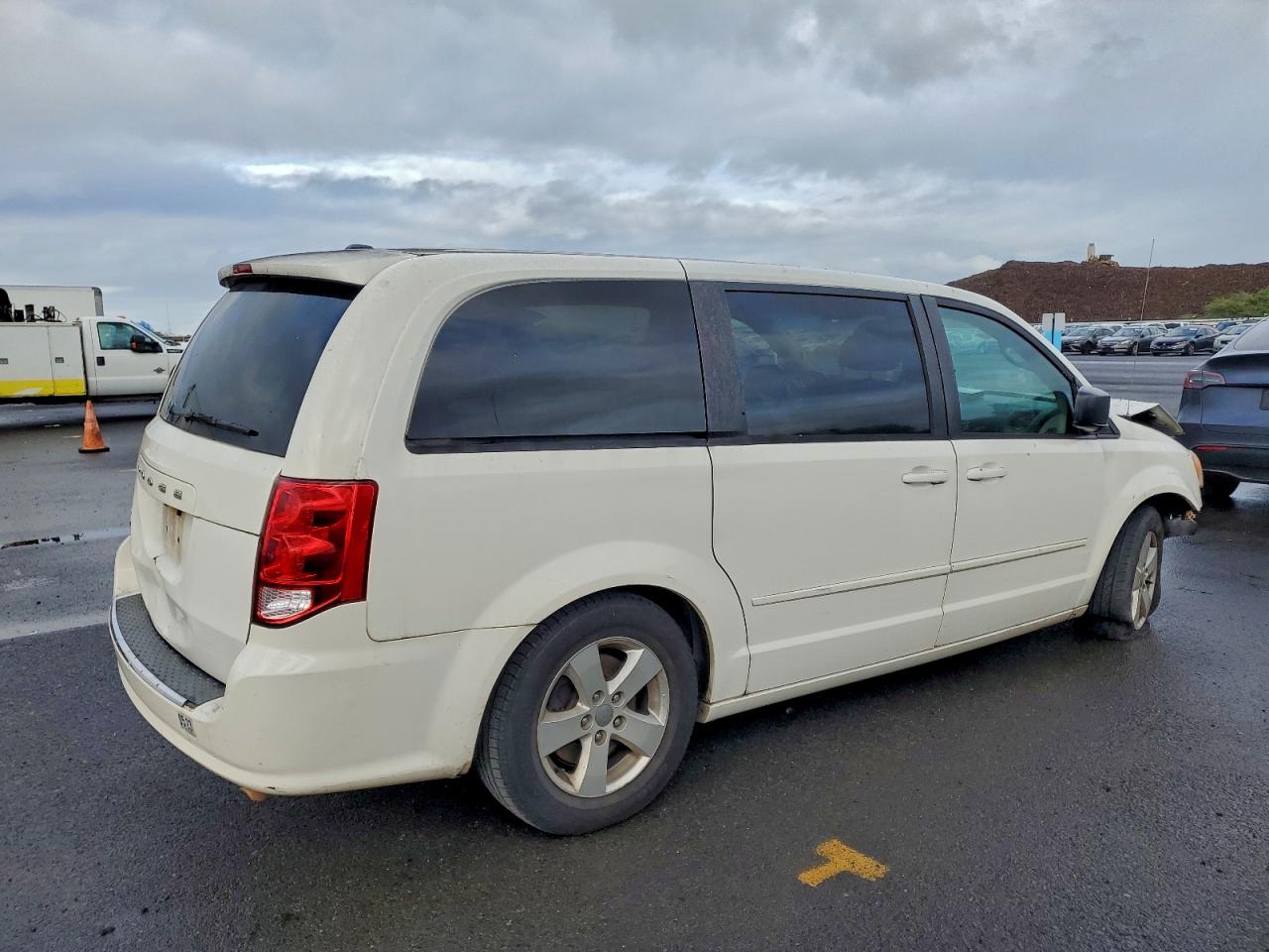 2013 DODGE GRAND CARAVAN SE photo 3