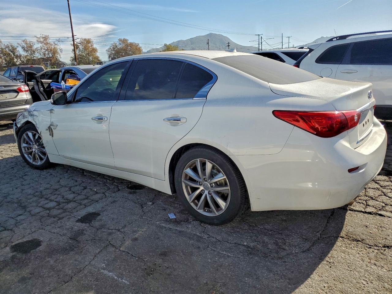 2015 INFINITI Q50 BASE photo 2