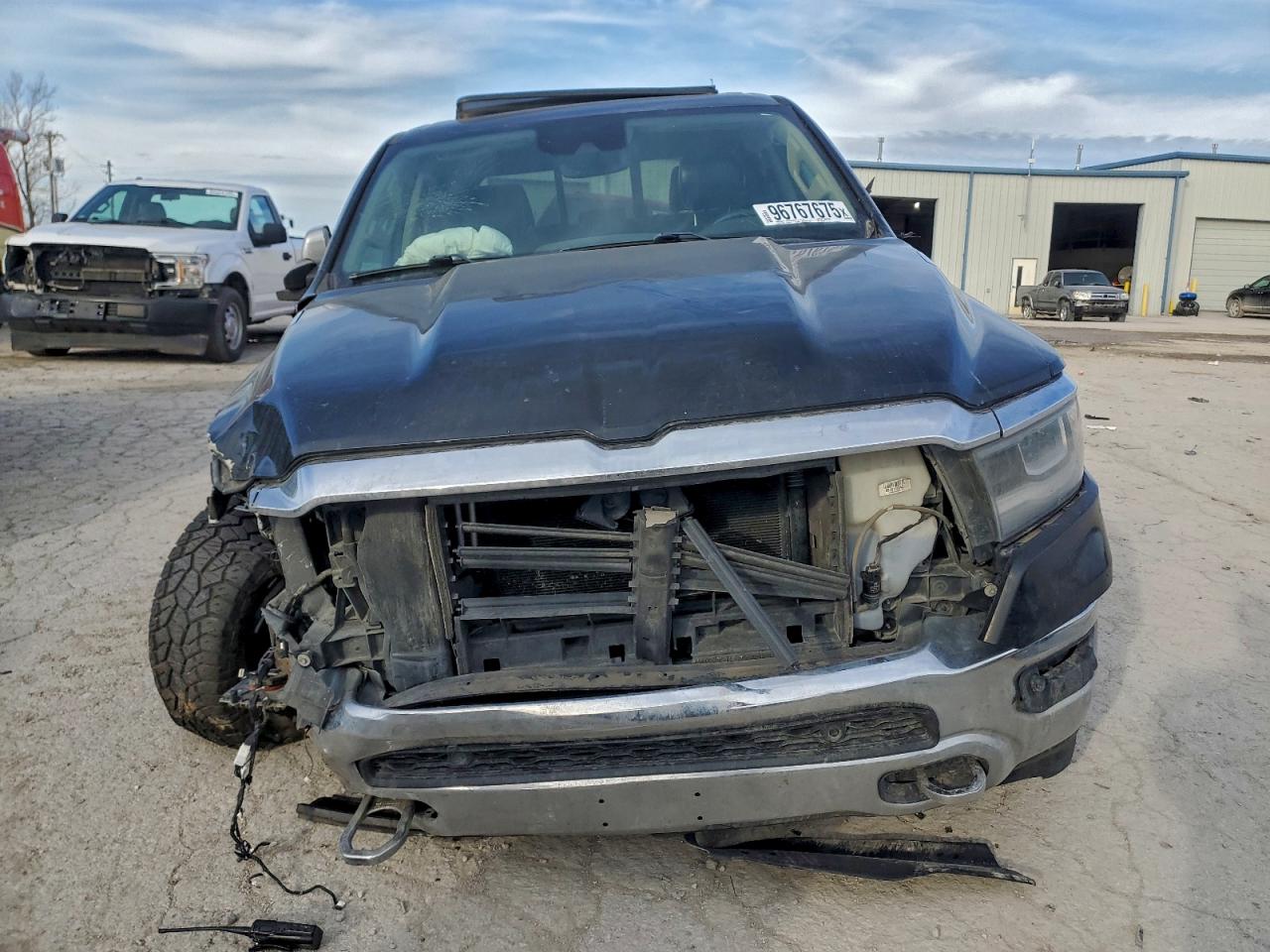 2019 RAM 1500 LARAMIE photo 9