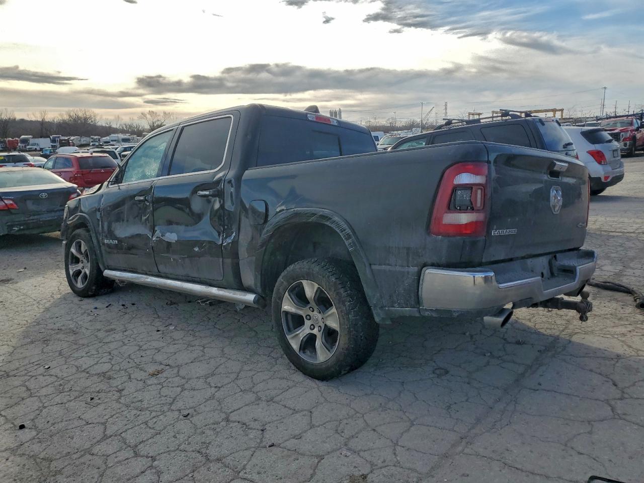 2019 RAM 1500 LARAMIE photo 3