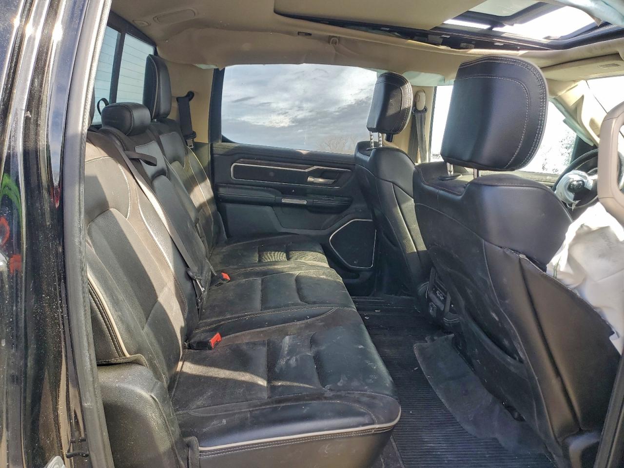 2019 RAM 1500 LARAMIE photo 19