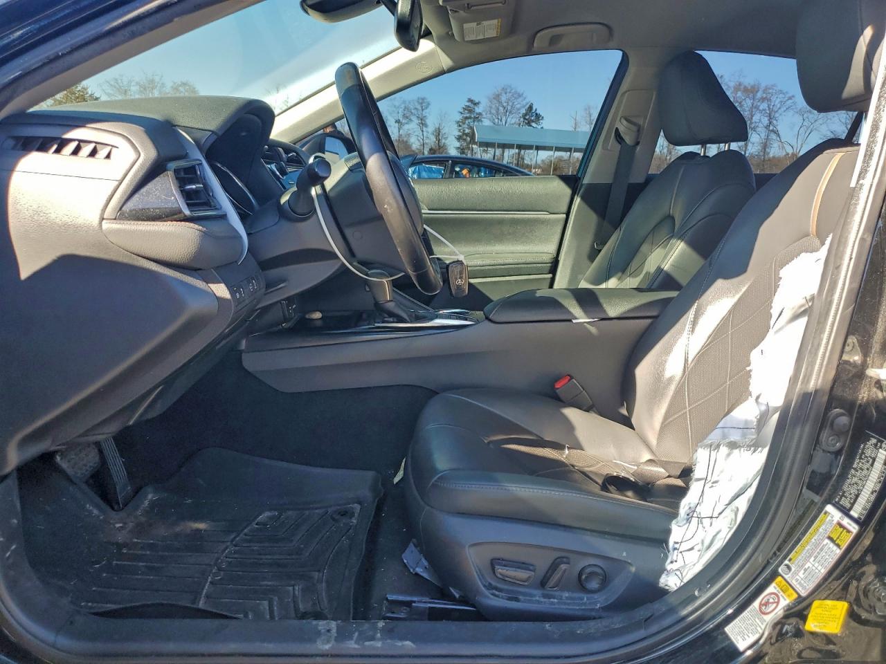 2019 TOYOTA CAMRY L photo 19