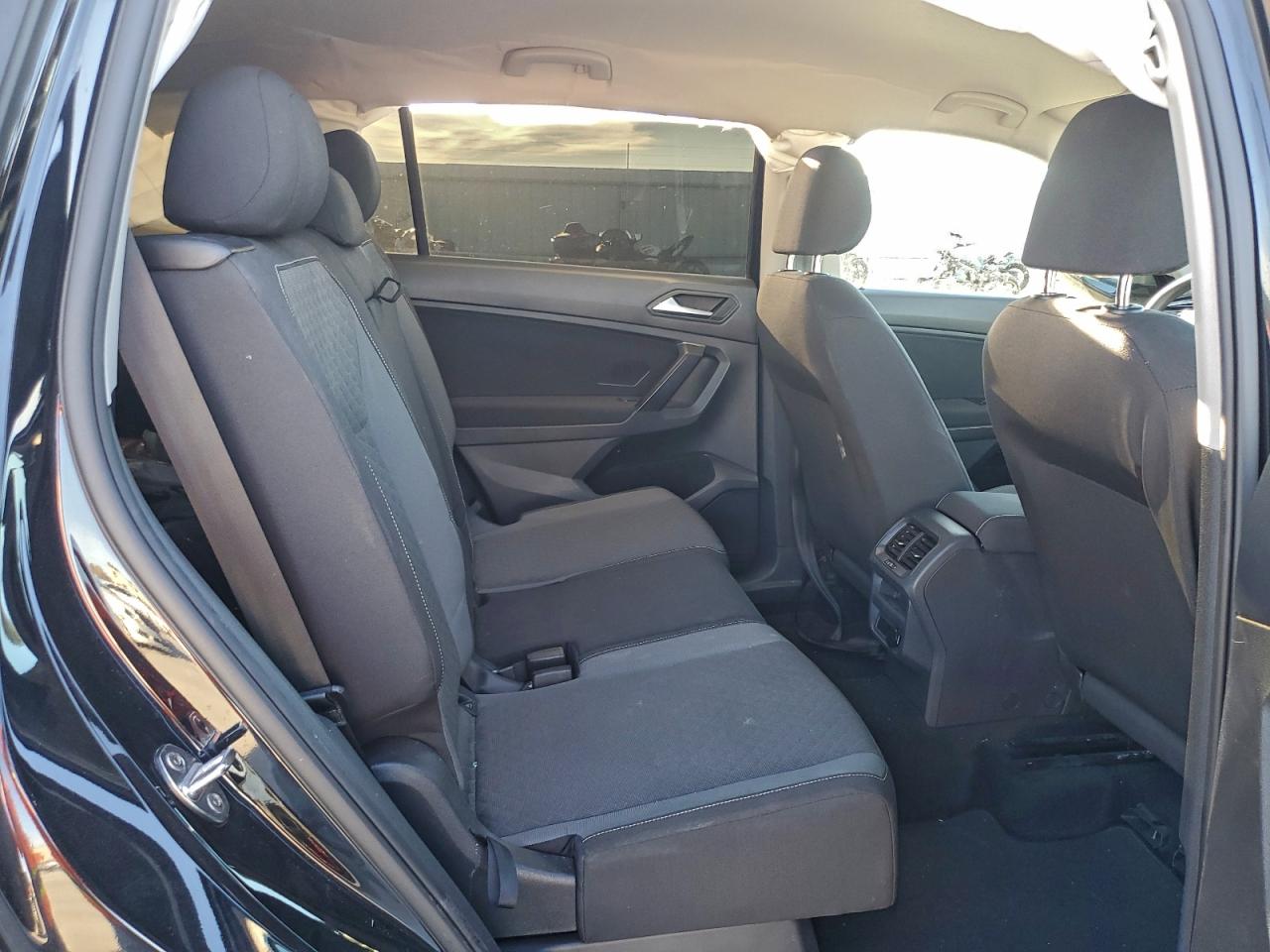 2021 VOLKSWAGEN TIGUAN S photo 19