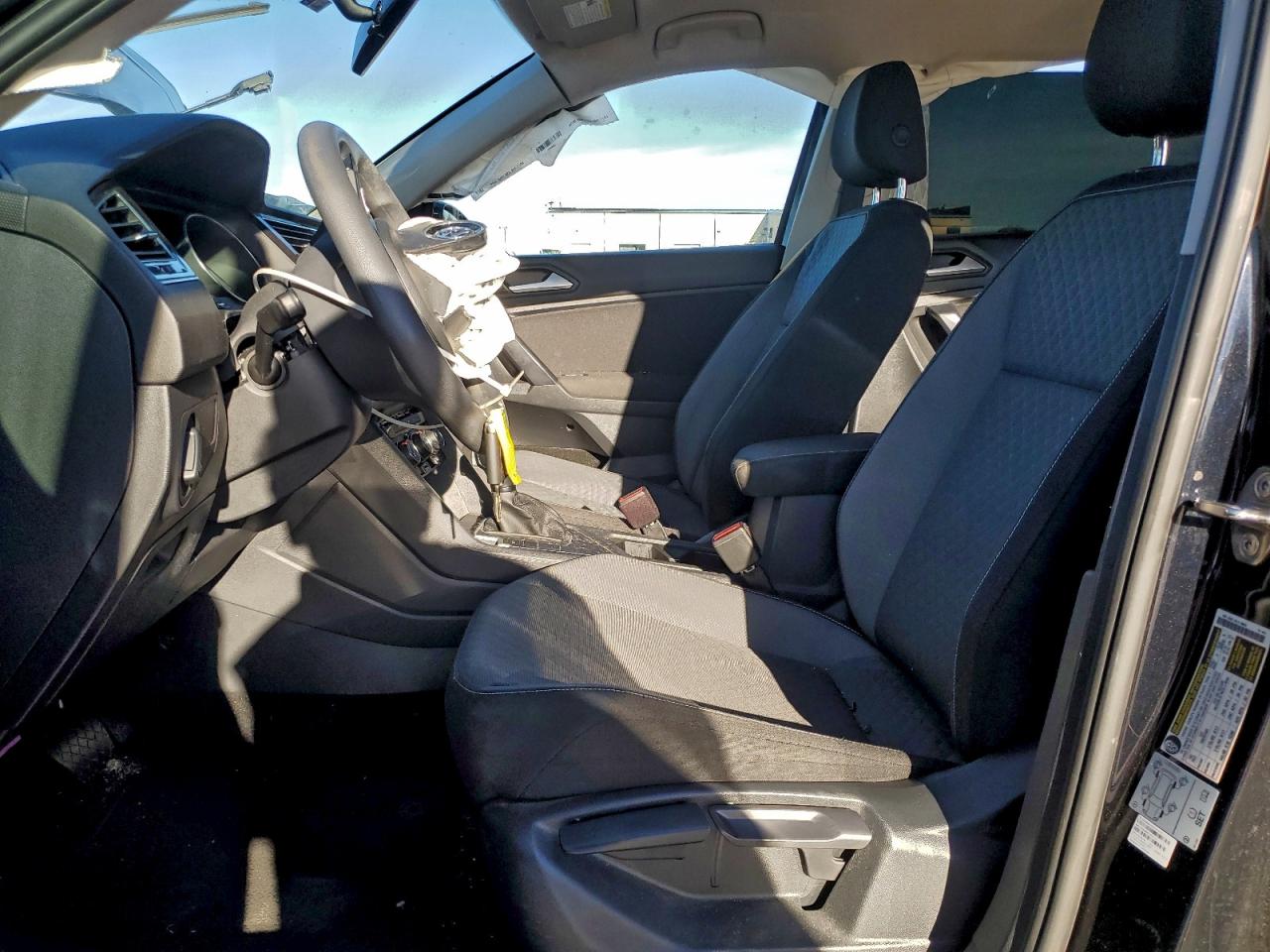 2021 VOLKSWAGEN TIGUAN S photo 13