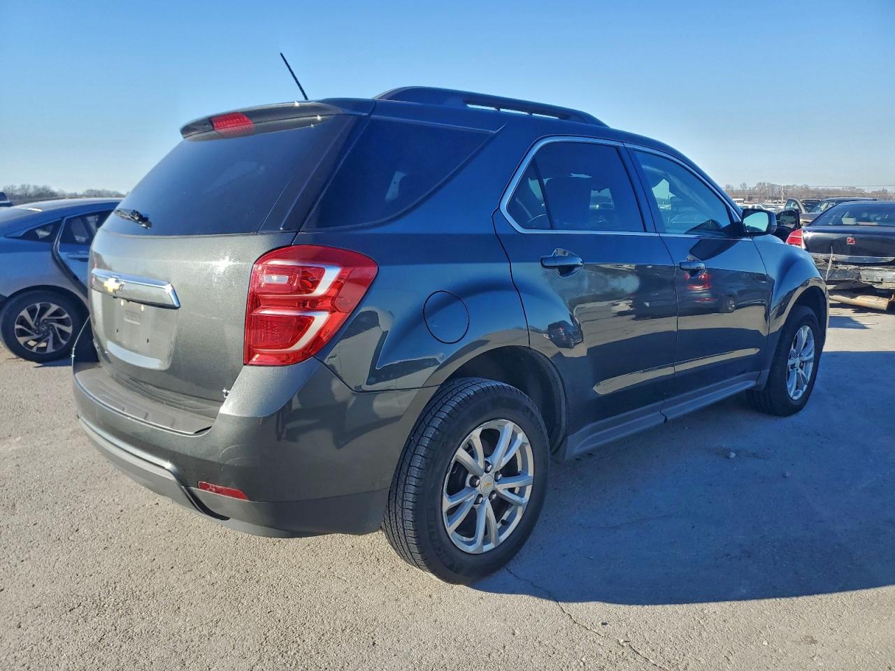 2017 CHEVROLET EQUINOX LT photo 3