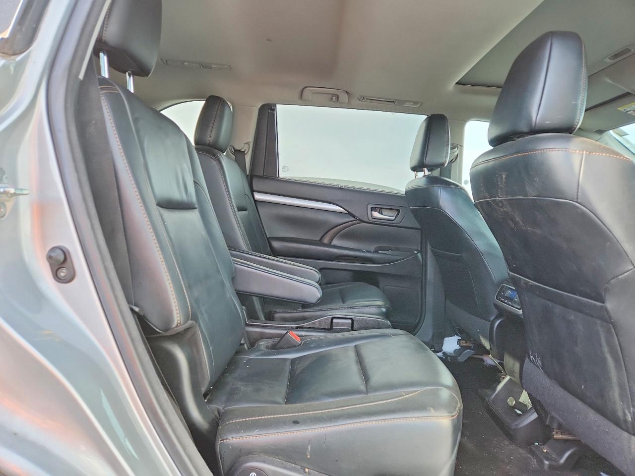 2017 TOYOTA HIGHLANDER XLE photo 11
