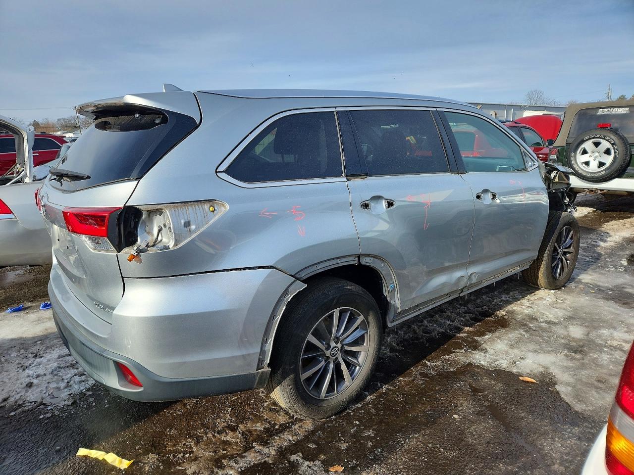 2017 TOYOTA HIGHLANDER XLE photo 3