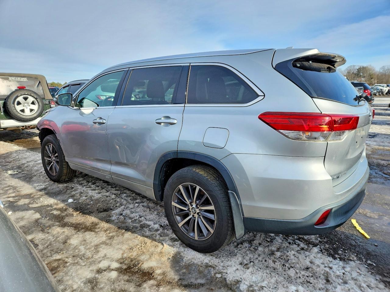2017 TOYOTA HIGHLANDER XLE photo 2