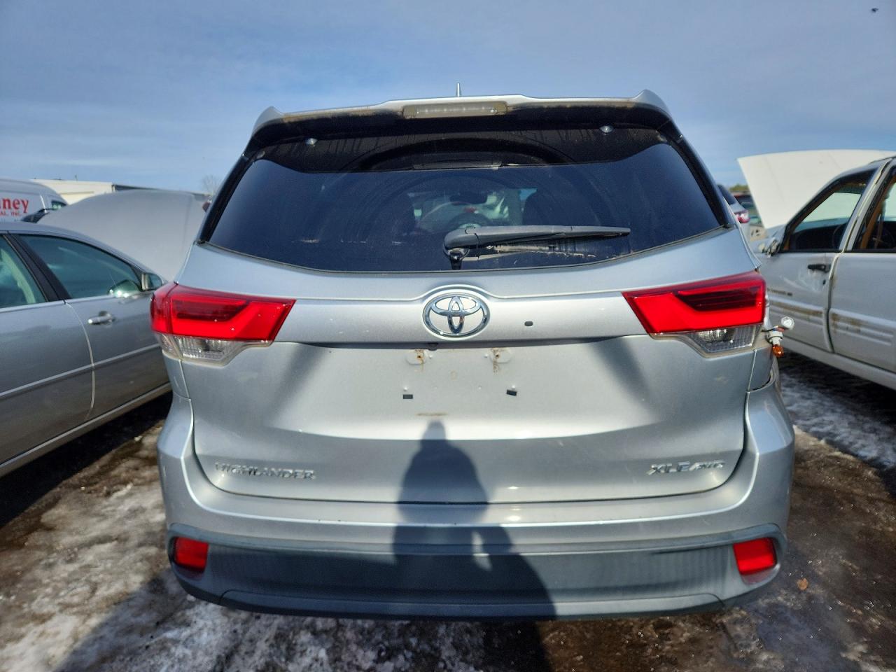 2017 TOYOTA HIGHLANDER XLE photo 6