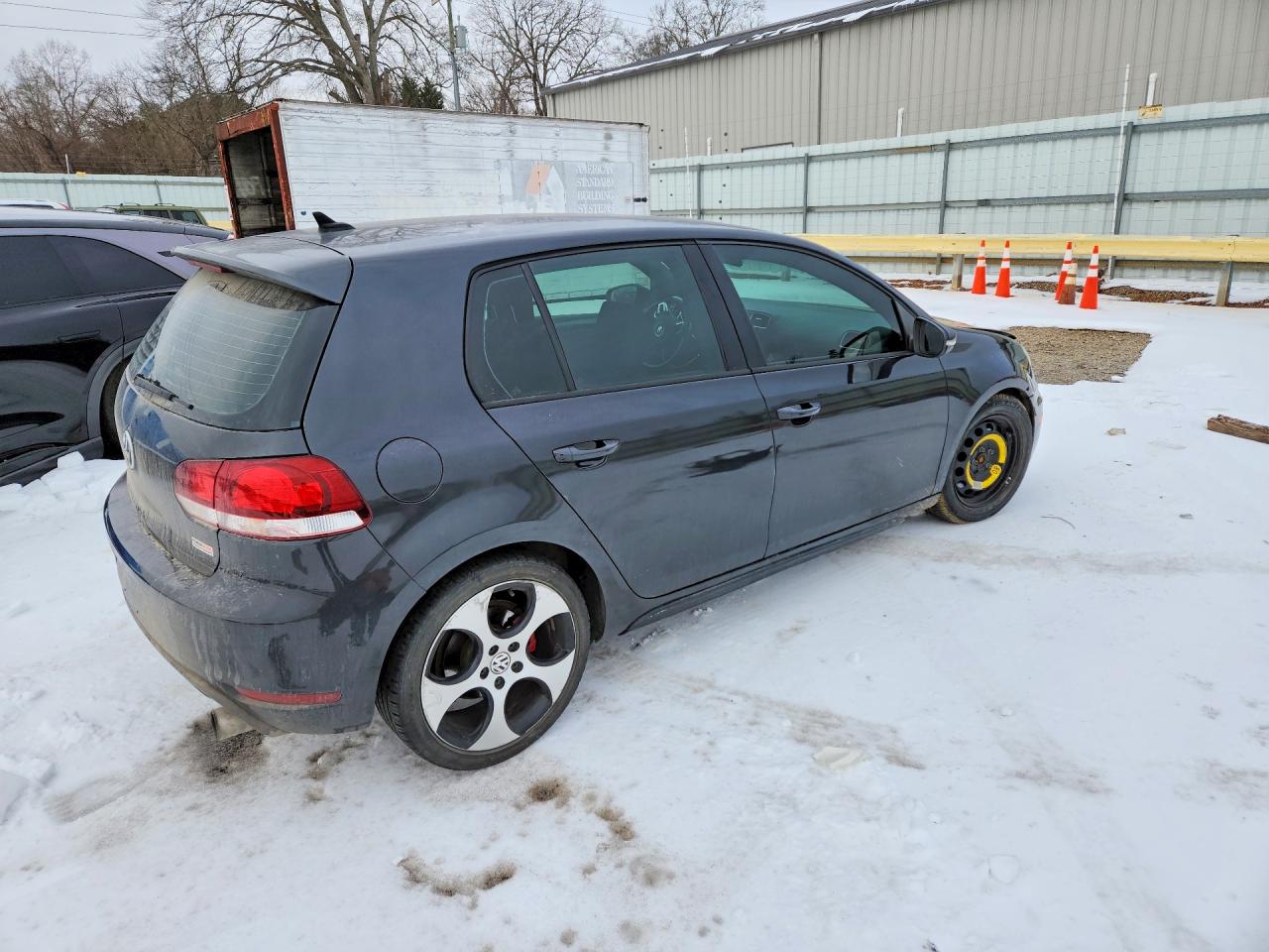 2013 VOLKSWAGEN GTI photo 3