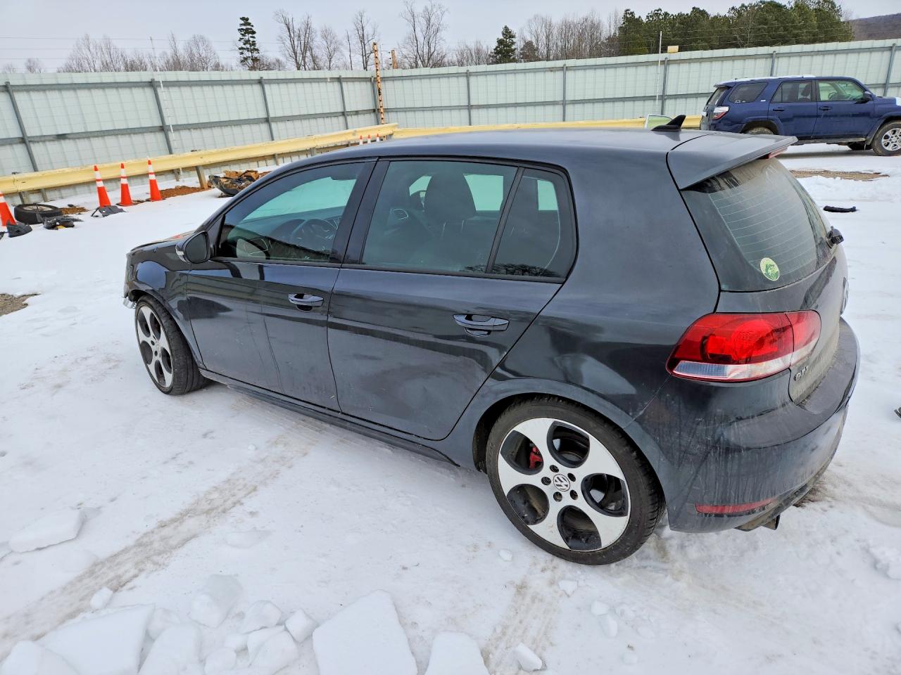 2013 VOLKSWAGEN GTI photo 2