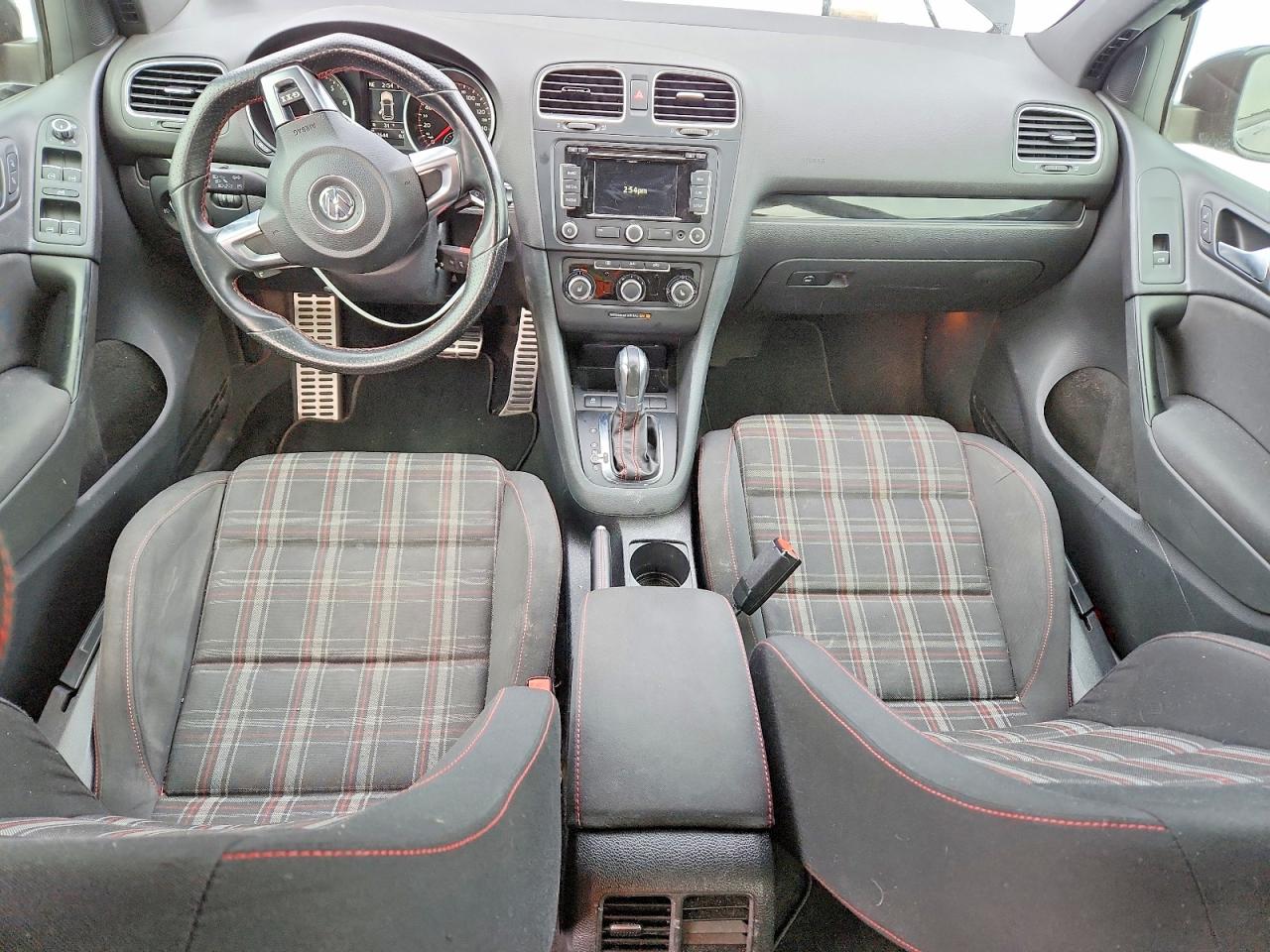 2013 VOLKSWAGEN GTI photo 8