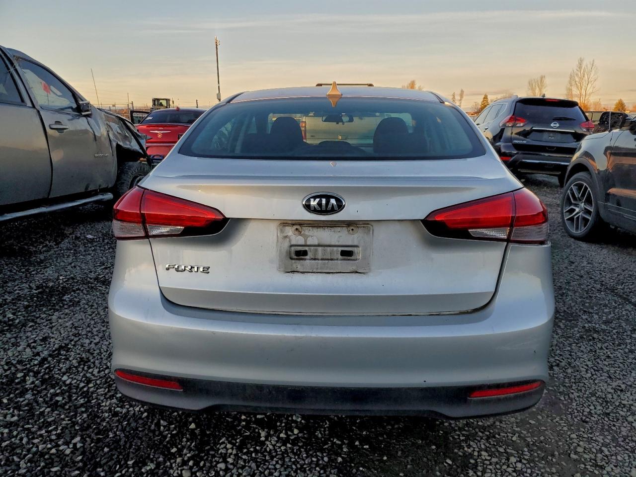 2017 KIA FORTE LX photo 6