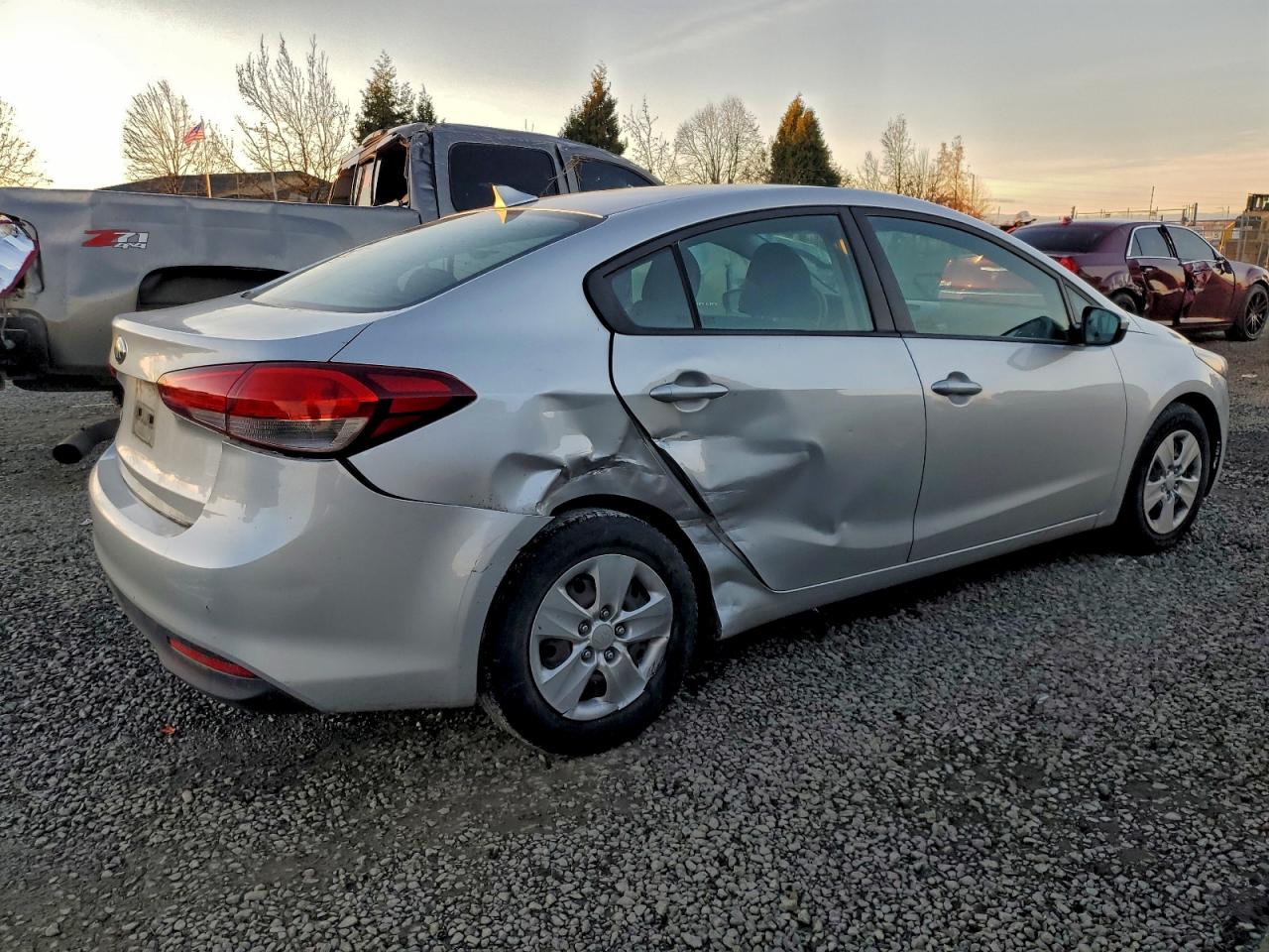 2017 KIA FORTE LX photo 3